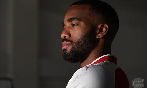 HỒ SƠ Alexandre Lacazette: Từ sư tử bất khuất đến pháo thủ siêu hạng (Kỳ 3)