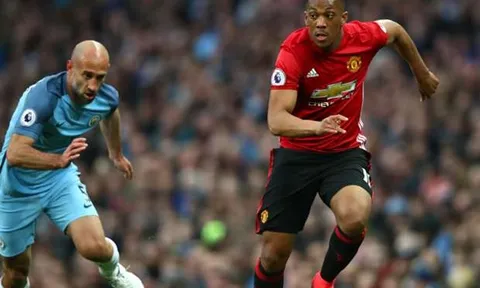 Hòa M.U, Pep Guardiola nổi đóa với hàng thủ 'toàn ông già'