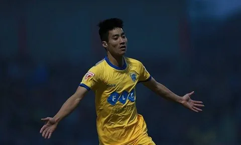 Nam Định muốn có chữ kí của Văn Bình?
