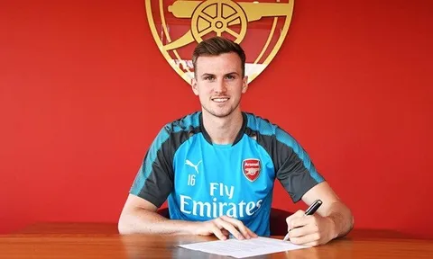 Củng cố hàng thủ, Arsenal trói chân sao trẻ người Anh
