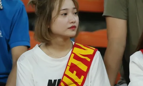Hotgirl Việt tại Malaysia phát sốt với pha solo ghi bàn  của Công Phượng