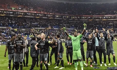 Hút chết trên đất Pháp, Ajax hẹn Man Utd tại chung kết