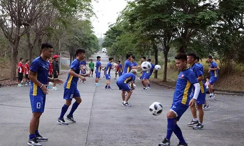 Không có sân tập, U23 Việt Nam tính phương án tập trên sân công nhân