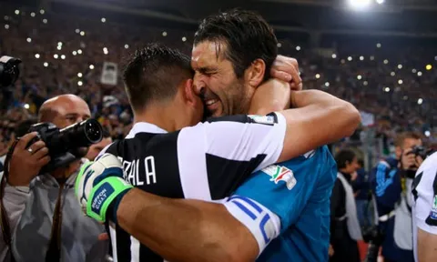 Hủy diệt Milan, Buffon ôm đồng đội khóc nức nở