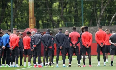 Hủy họp báo, Mourinho gửi thông điệp đến NHM qua trang web của Man United