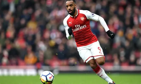 Huyền thoại Arsenal ca ngợi Lacazette lên tận mây xanh