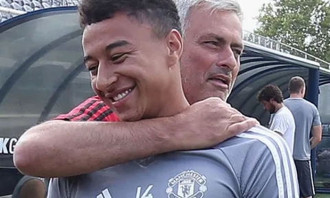 Huyền thoại Man Utd buộc tội Jose Mourinho
