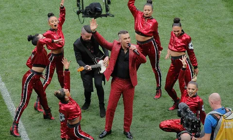 Lễ khai mạc World Cup: Hành động khiếm nhã của Robbie Williams
