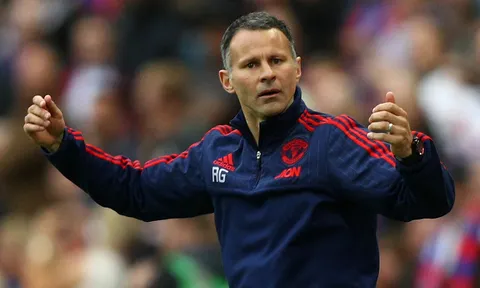Huyền thoại Ryan Giggs cầu cứu bác sĩ tâm thần