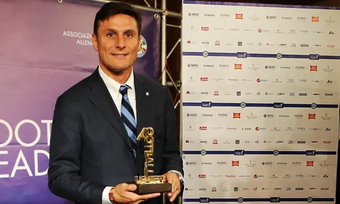 Huyền thoại Zanetti giành giải thưởng 'Thủ lĩnh bóng đá' 2017