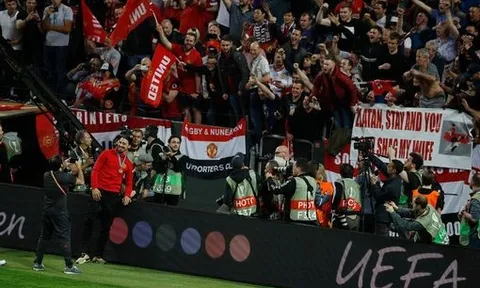 Ibrahimovic nhận được đề nghị khó xử sau khi vô địch Europa League