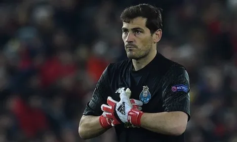 Iker Casillas cán mốc 1000 trận trong ngày buồn