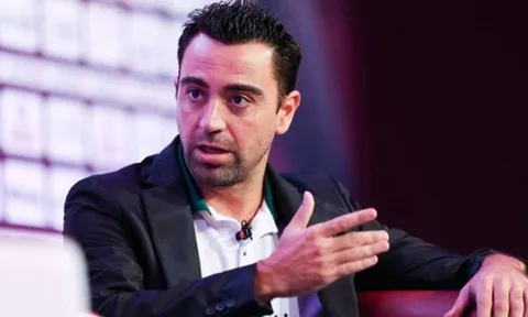 Xavi: "Hazard đẳng cấp, De Bruyne rất thông minh nhưng..."
