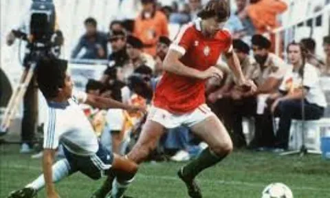 Đếm ngược 7 ngày World Cup: Kỷ lục hattrick của "Nụ Hôn" đến từ Hungary
