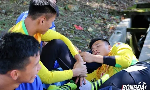 Bị chủ nhà SEA Games 29 làm khó, U22 Việt Nam "vạ vật" lề đường