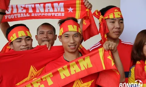 CĐV tiếp lửa U22 Việt Nam tại sân Selayang - Malaysia