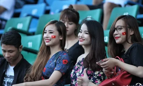 Fan nữ Sài thành "săn đón" hot boy U20 Việt Nam
