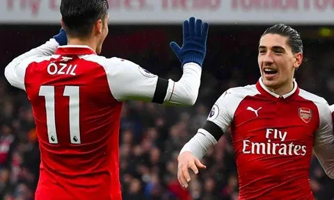Bellerin phản ứng vụ Ozil bị phân biệt chủng tộc