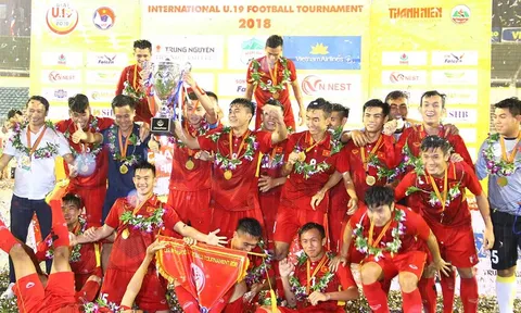 U19 Việt Nam "cô đơn" trên đỉnh vinh quang