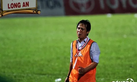 Chùm ảnh: Long An tiếp tục thua trận trong cơn mưa tầm tã