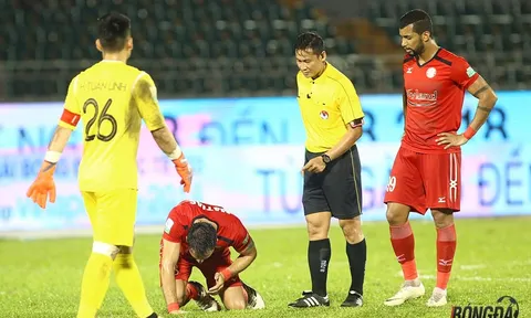 "Đứng tim" ngoại binh V-League suýt đột quỵ trên sân