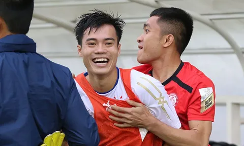 Gặp thầy cũ Toshiya Miura, Công Phượng - Văn Toàn cười thả ga