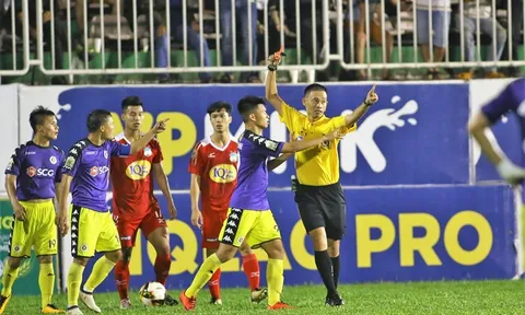 Ban huấn luyện Hà Nội FC "phát điên" vì trọng tài