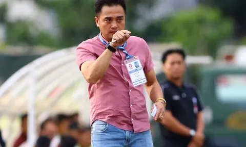 Hòa 1-1 với Bình Phước, HLV Đức Thắng than phiền chuyện sân bãi