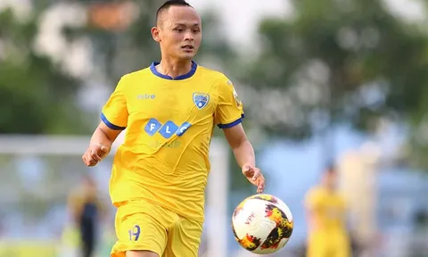 Bị "đẩy ra đường", "Messi xứ Thanh" cập bến Sài Gòn FC