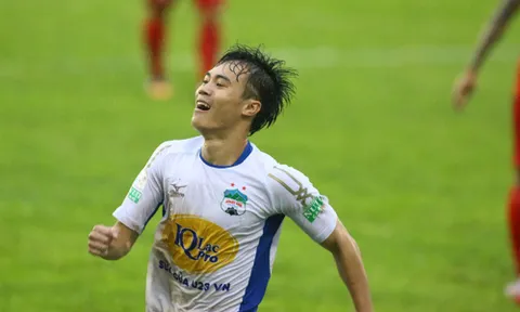 Văn Toàn lập siêu phẩm, HAGL vẫn chia điểm với đội bóng HLV Miura