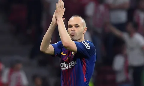 Lương duyên Iniesta - Barca: Nhờ đi chơi... công viên