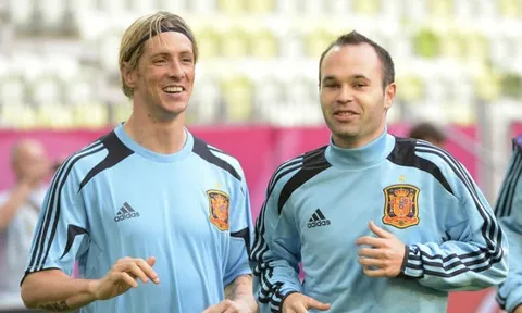 Iniesta và Torres sẽ chạm trán nhau vào tháng 11