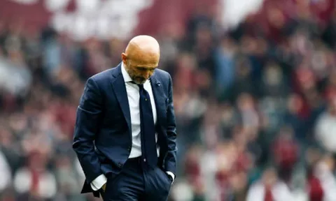 Inter hụt top 3, Spalletti chỉ biết gục mặt xuống sân