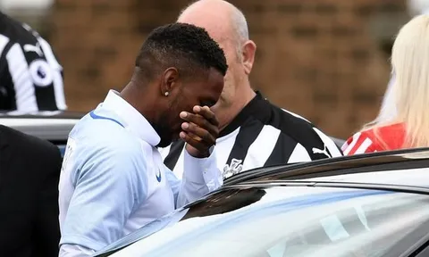 Jermain Defoe bật khóc trong ngày tiễn đưa người bạn nhỏ Bradley Lowery