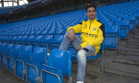 Jesus Navas về lại Sevilla
