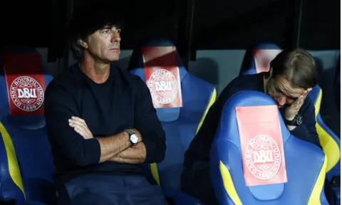 Joachim Loew thẫn thờ nhìn Eriksen phá lưới đội nhà