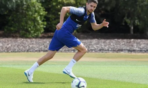 HLV Sarri tiết lộ cách Chelsea đánh bại Man City trong thương vụ Jorginho