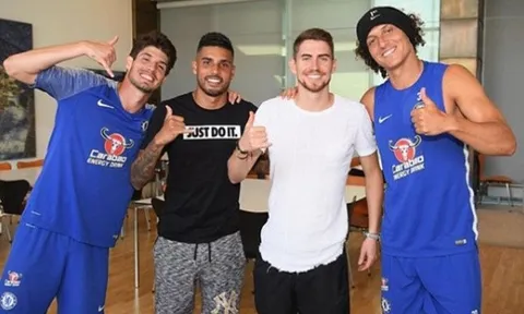 Jorginho được chào đón bởi "hội Brazil" ở Chelsea