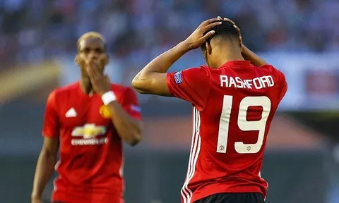 Jose Mourinho chê hàng công Man United dứt điểm kém