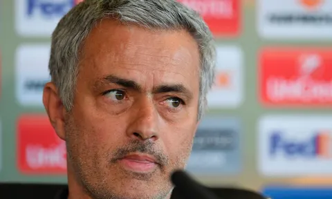 Jose Mourinho: Còn đường nào tốt hơn Europa League