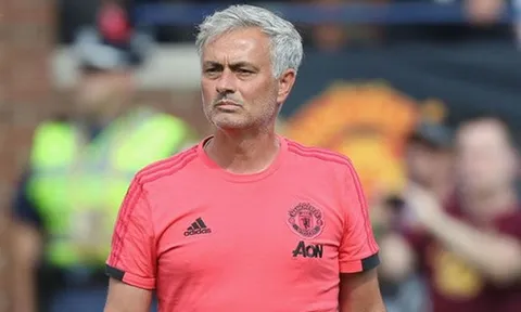 Jose Mourinho: Kẻ đáng thương và vận đen của Man Utd