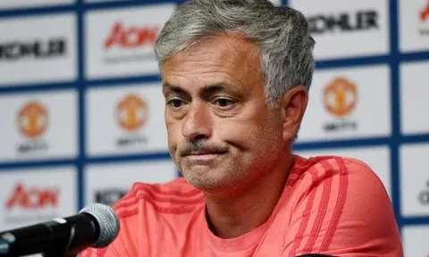 Shearer chỉ ra lí do Mourinho sẽ bị cầu thủ Man Utd phản như Chelsea