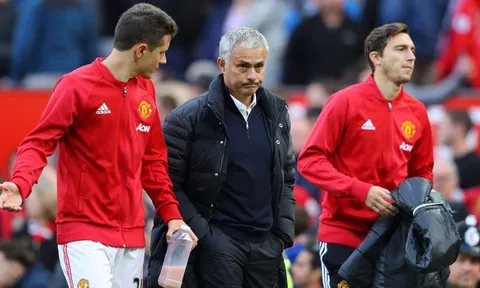 Jose Mourinho & 'Thói quen' khiến Man Utd lụn bại ở Premier League