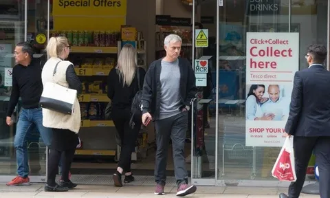 Jose Mourinho tự thưởng sau màn ra quân ấn tượng