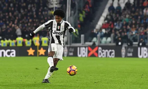 Juan Cuadrado quẩy nát cánh trái của Barcelona