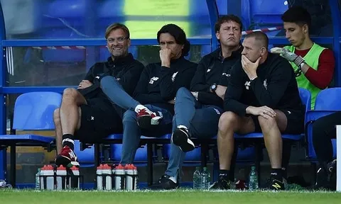 Jurgen Klopp cười tươi nhìn Liverpool đè bẹp Tranmere