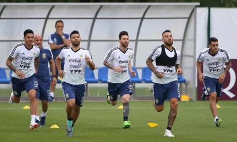 Kaka chỉ ra điểm yếu của Messi và ĐT Argentina
