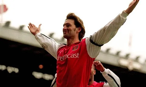 Khả năng phòng ngự tuyệt vời của Tony Adams