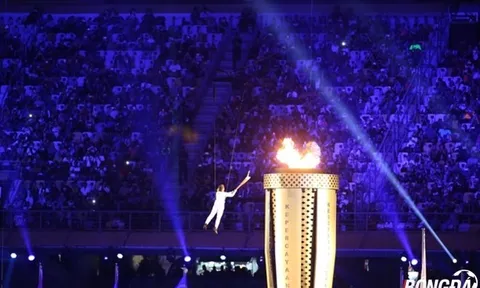 Ngọn đuốc SEA Games 29 đã bùng cháy trên sân Bukit Jalil