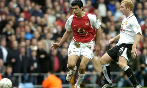 Khi Paul Scholes tung đòn triệt hạ Jose Antonio Reyes